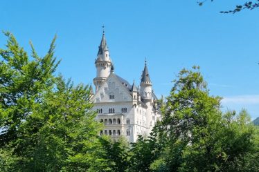 découvrez le château de rambouillet, témoin de l'histoire de france, ses jardins somptueux et son architecture emblématique. un voyage inoubliable à travers le patrimoine culturel français.