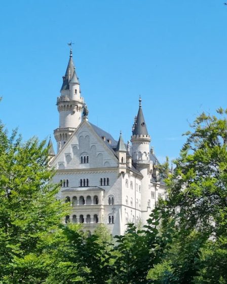 découvrez le château de rambouillet, témoin de l'histoire de france, ses jardins somptueux et son architecture emblématique. un voyage inoubliable à travers le patrimoine culturel français.