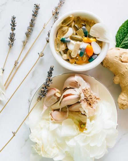 découvrez l'univers de la médecine traditionnelle, ses pratiques ancestrales et ses bénéfices pour la santé et le bien-être.