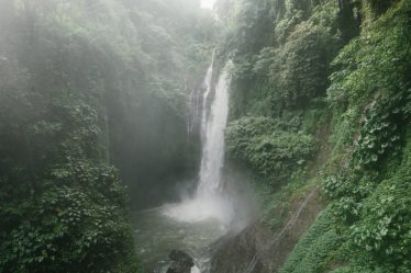 découvrez des vacances au cœur de la nature pour vous ressourcer et vous reconnecter avec l'essentiel, entre randonnées, paysages époustouflants et moments de détente.