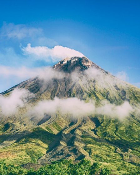 découvrez tout sur les volcans, leur éruption, leur formation et leur impact sur l'environnement. trouvez des informations fascinantes sur les volcans du monde entier.