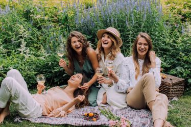 découvrez une sélection d'activités adaptées aux chiens pour passer d'agréables moments en leur compagnie. des idées pour des sorties et loisirs adaptés aux chiens à partager en famille ou entre amis.