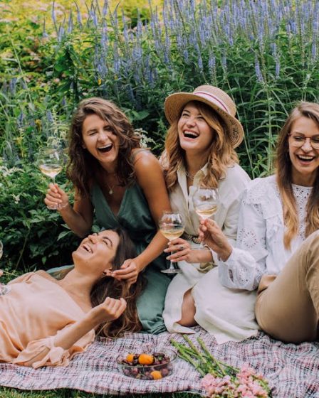 découvrez une sélection d'activités adaptées aux chiens pour passer d'agréables moments en leur compagnie. des idées pour des sorties et loisirs adaptés aux chiens à partager en famille ou entre amis.