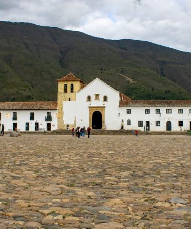 découvrez la colombie avec une agence de voyage spécialisée dans les merveilles de ce pays : paysages époustouflants, culture vibrante et aventures inoubliables vous attendent. réservez dès maintenant votre voyage avec colombia travel agency.