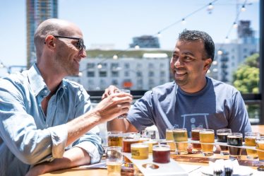 découvrez une sélection exquise de rhums à déguster lors d'une dégustation riche en saveurs et en histoire. faites voyager vos sens avec notre expérience de dégustation de rhum unique.