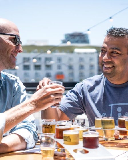 découvrez une sélection exquise de rhums à déguster lors d'une dégustation riche en saveurs et en histoire. faites voyager vos sens avec notre expérience de dégustation de rhum unique.