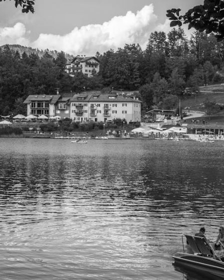 découvrez le tourisme médical : trouvez les meilleurs soins et traitements médicaux à l'étranger pour des prix abordables, alliant voyage et santé.