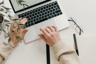 découvrez le monde du freelancing et apprenez comment devenir un freelance prospère. obtenez des conseils sur la gestion de projet, la recherche de clients et la réussite en tant que travailleur indépendant.