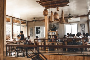 découvrez notre restaurant et savourez une cuisine raffinée dans une ambiance chaleureuse. réservez dès maintenant pour une expérience culinaire inoubliable.