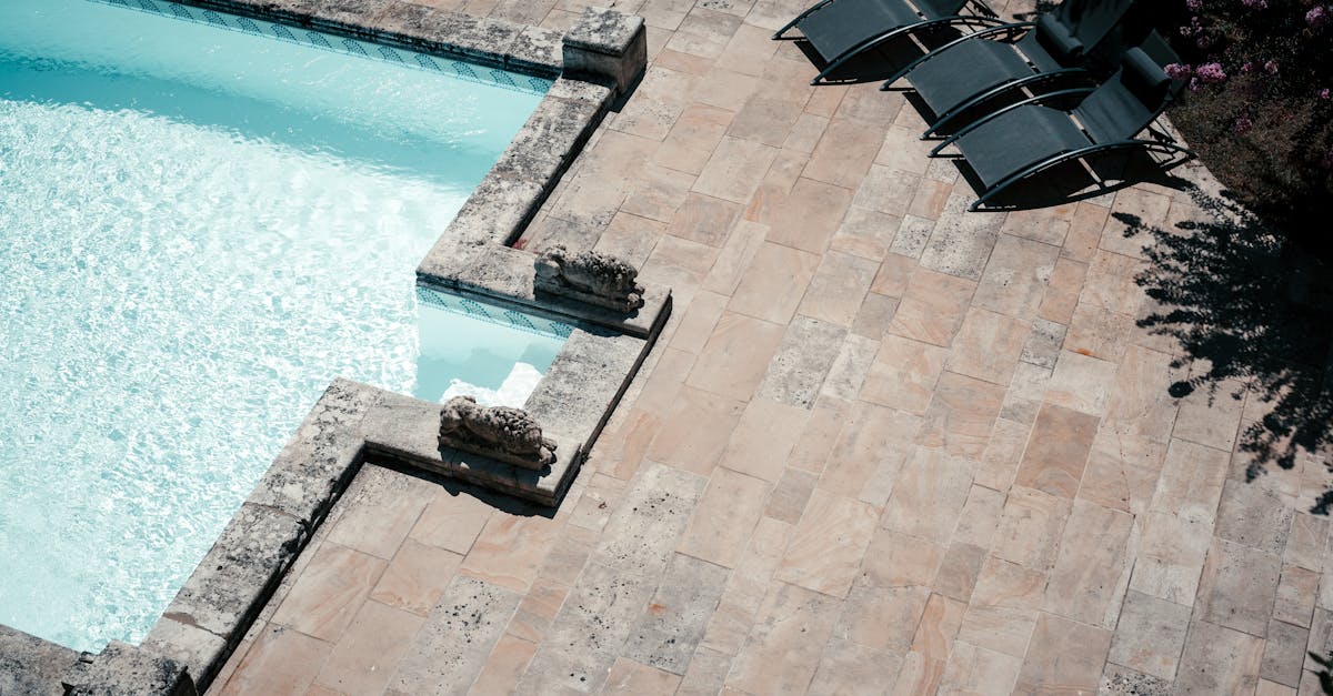 découvrez l'histoire et la splendeur du château de rambouillet, résidence officielle du président de la république française, niché au cœur d'un somptueux parc à la française.